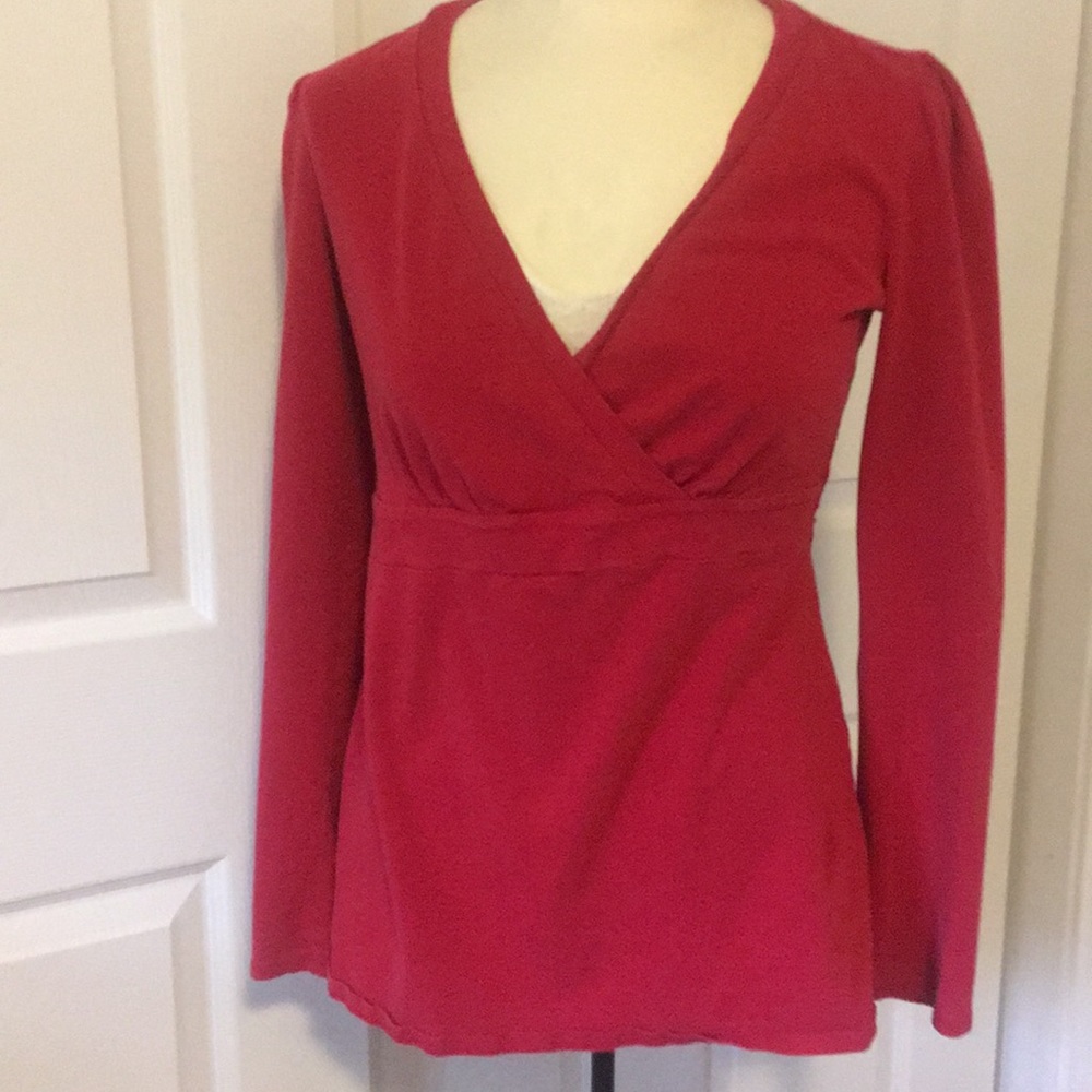 Nursing/feeding top size small